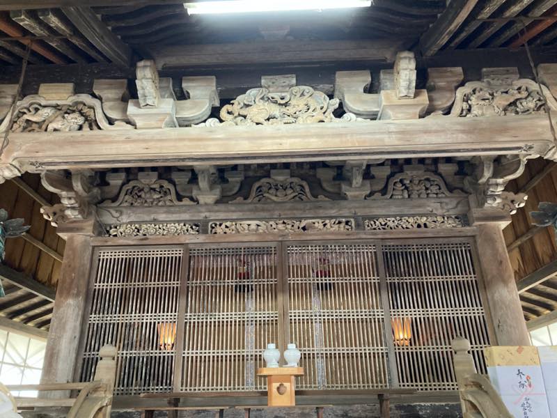 重要文化財になっている加太春日神社の彫刻は
安土桃山時代の豪華な建築様式を色濃くのこしています